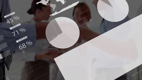 animación de estadísticas y procesamiento de datos sobre el apretón de manos de un empresario