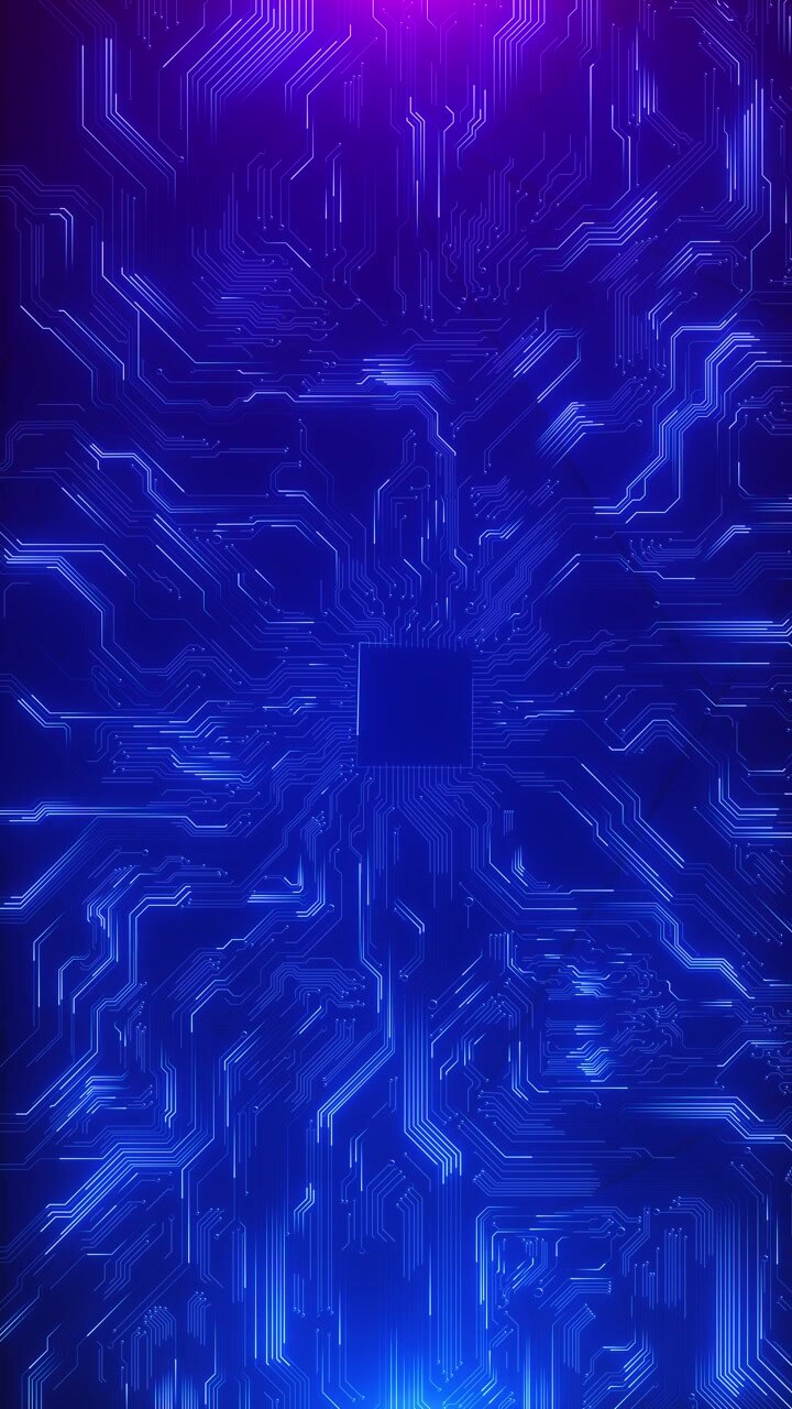 Motivo di circuito processore futuristico con linee elettroniche blu, area centrale del chip e bagliore viola.