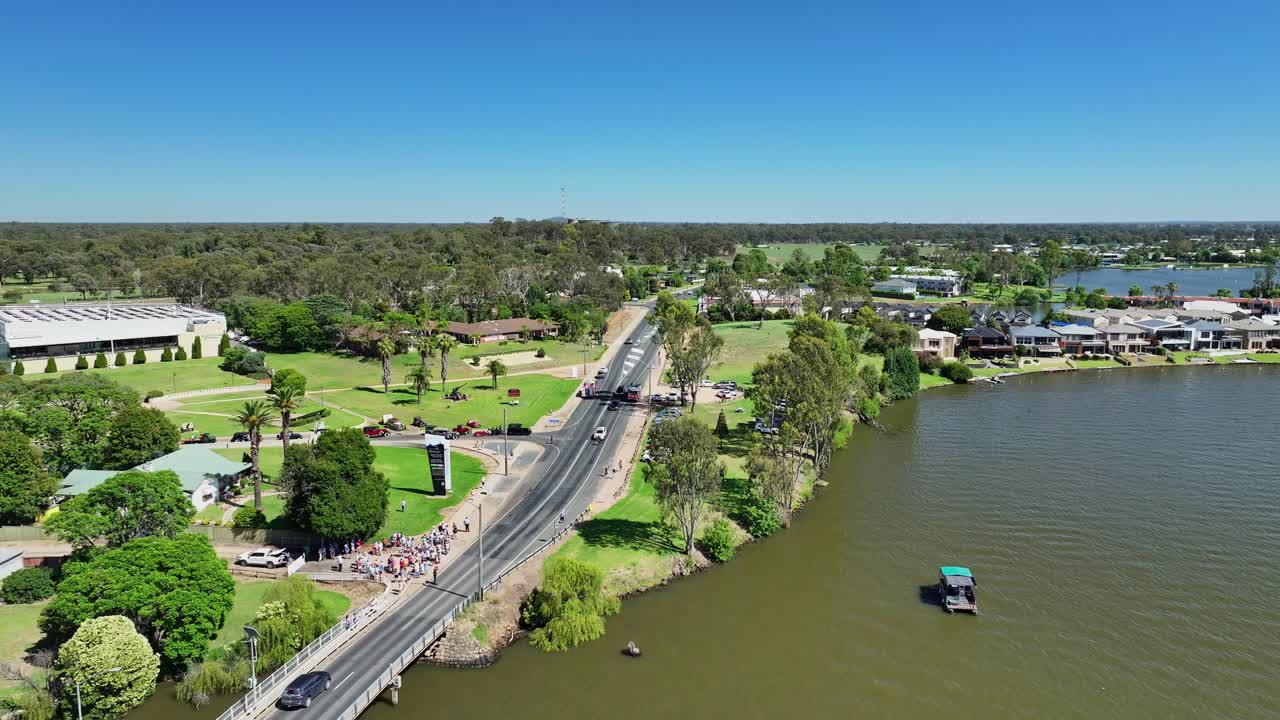 다리의 mulwala 측면의 시작에서 백주년 다리 의식