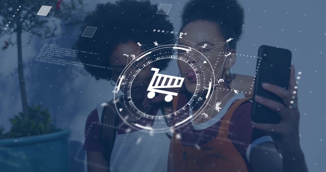 Dos mujeres jóvenes usando smartphone para compras en línea con interfaz digital.