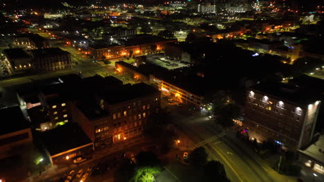 Downtown-Macon,-Ga-Nachtlufthyperlapse-über-Mlk-Blvd