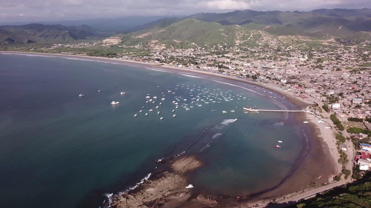 hermoso puerto lopez en ecuador -antena
