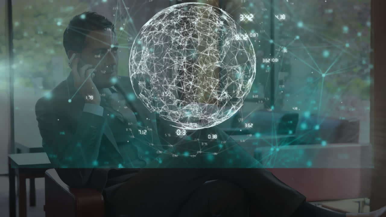 animación del procesamiento de datos financieros en pantallas sobre empresario caucásico en la oficina