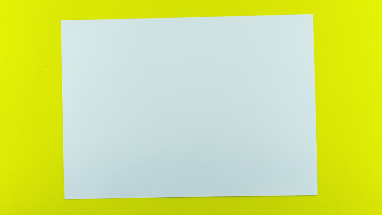 animación de parada de movimiento arrugas de papel haciendo una bola de papel bolas de papel envolviendo y desenvolviendo una hoja de papel animación de pausa de movimiento video de bucle sin costuras