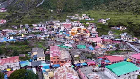 Indischer-Heiliger-Wallfahrtsort,-Badrinath-2