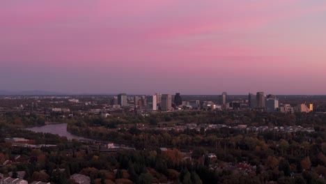 Stationary-drone-shot-of-downtown-Sacramento,-California-with-pink-and-red-sky
