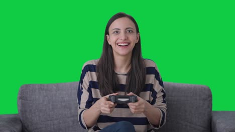 Feliz-Niña-India-Gamer-Jugando-Videojuegos-Pantalla-Verde