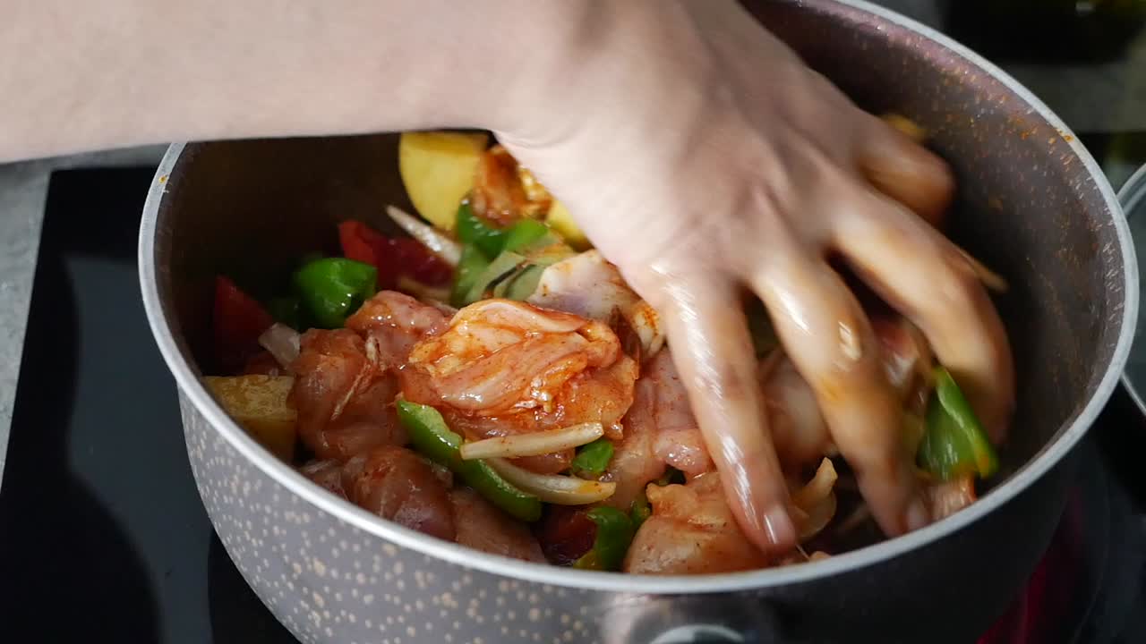 채소와 함께 을 요리하는 것