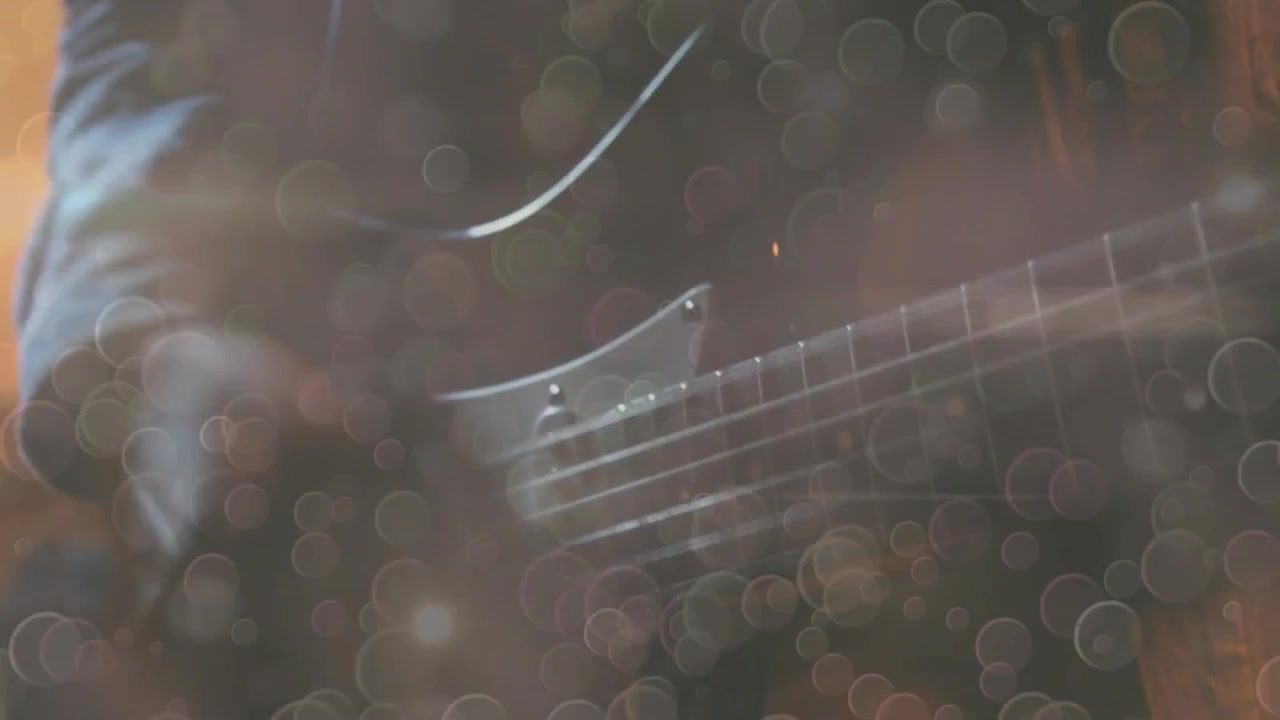 Guitarist entering and adjusting electric guitar tuning for music rehearsal with drifting bokeh