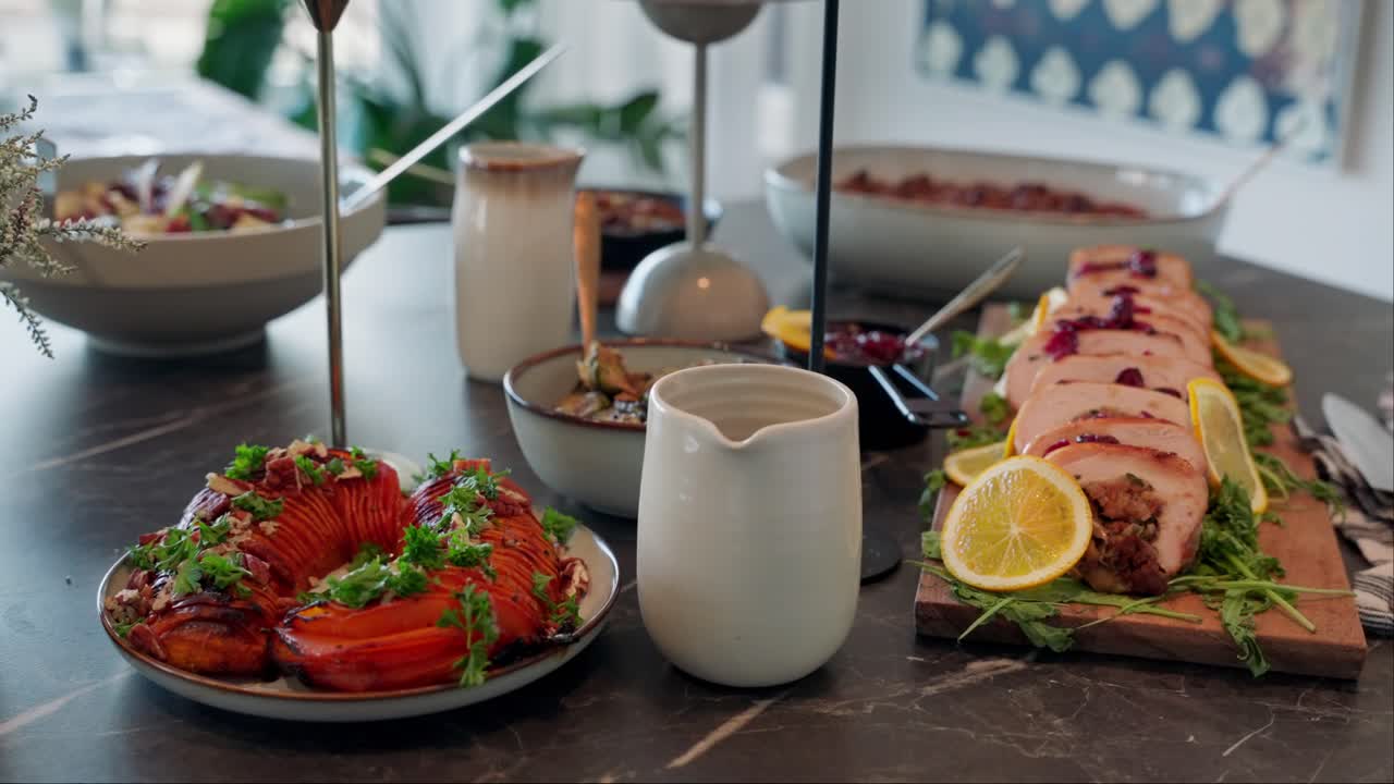 sobre calabaza al horno, pechuga de pavo rellena y más delicias de acción de gracias