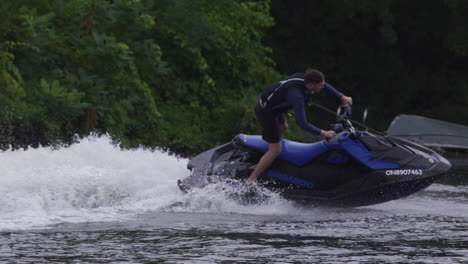 Extremsport-Sommerspaß,-Jet-Ski-Action-Zeitlupe