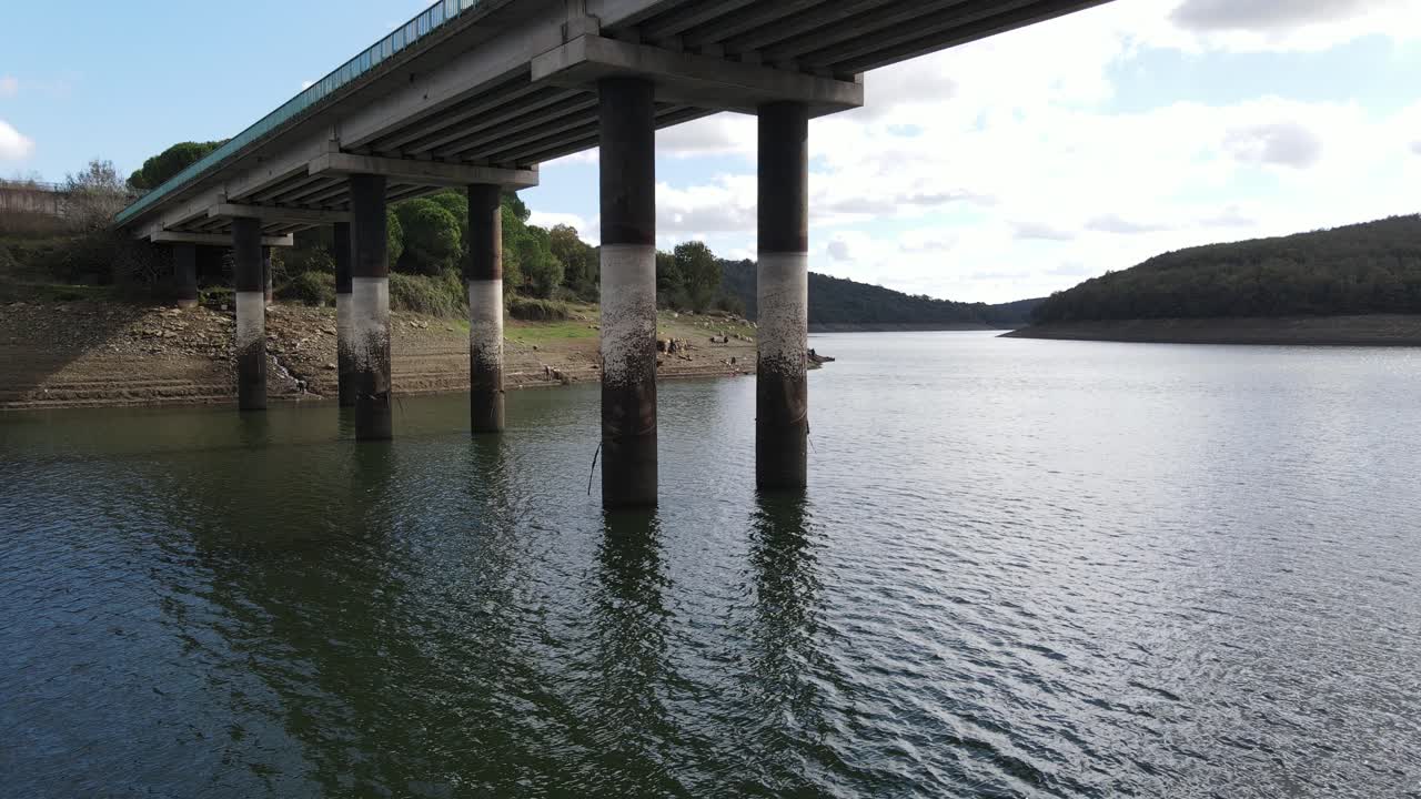 사격 댐 수로 물