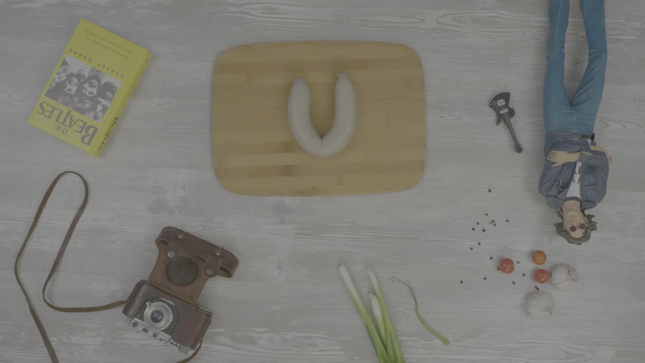 colage de comida con temas de los beatles