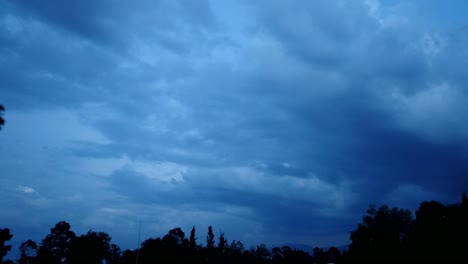 Timelapse,-blue-and-dark-sky,-storm-clouds