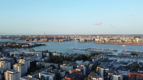 vista aérea de la parte de lauttasaari de helsinki, finlandia