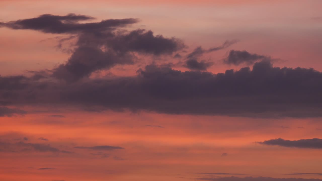 Paisaje de nubes al atardecer