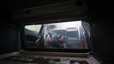 limpieza profesional de automóviles. lavado de sars. detalles interiores. limpieza en seco y detalles del interior de un automóvil. limpeza profunda de asientos. limpeza de espuma en el lavado de automóviles; limpieza del panel del automóvil del polvo. una aspiradora