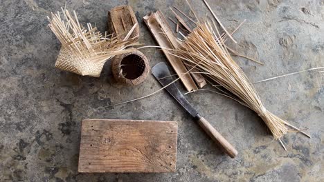 bamboo is being thinly sliced ​​and made into various essential items.