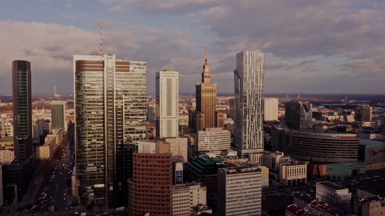 바르샤바 시의 스카이 라인 공중 사진