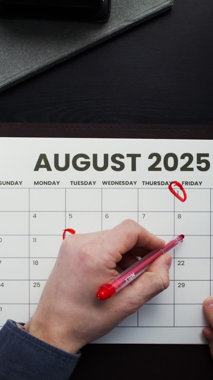 Marking Dates on August 2025 Calendar