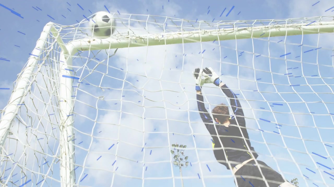 Il portiere si muove, un tiro colpisce la traversa, causando un balzo per assicurare la palla e salvare il gol; strisce blu circondano il portiere.