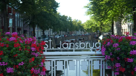 St-Jansbrug-Bridge-Adorned-With-Floral-Bouquets-On-Westhaven-Canal-In-Gouda,-Netherlands