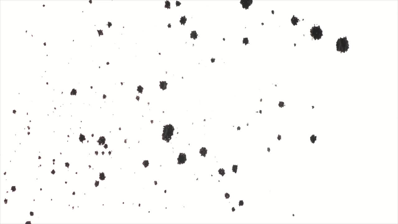 Schizzi di inchiostro nero che si diffondono su sfondo bianco
