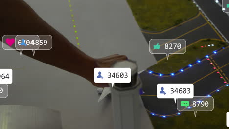 Animation-Von-Benachrichtigungsleisten,-Abgeschnittene-Hand-Eines-Mannes-Mit-Gemischter-Abstammung,-Der-Ein-Flugzeug-Auf-Einem-3D-Modell-Eines-Flughafens-Bewegt