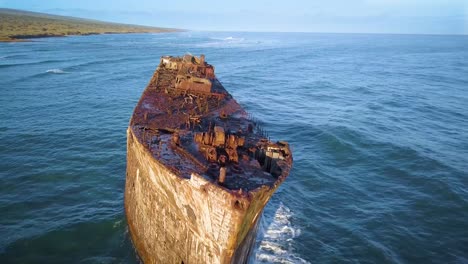 Schöne-Luftaufnahme-über-Dem-Kaiolohia-Schiffswrack-Auf-Der-Hawaii-Insel-Lanai-1