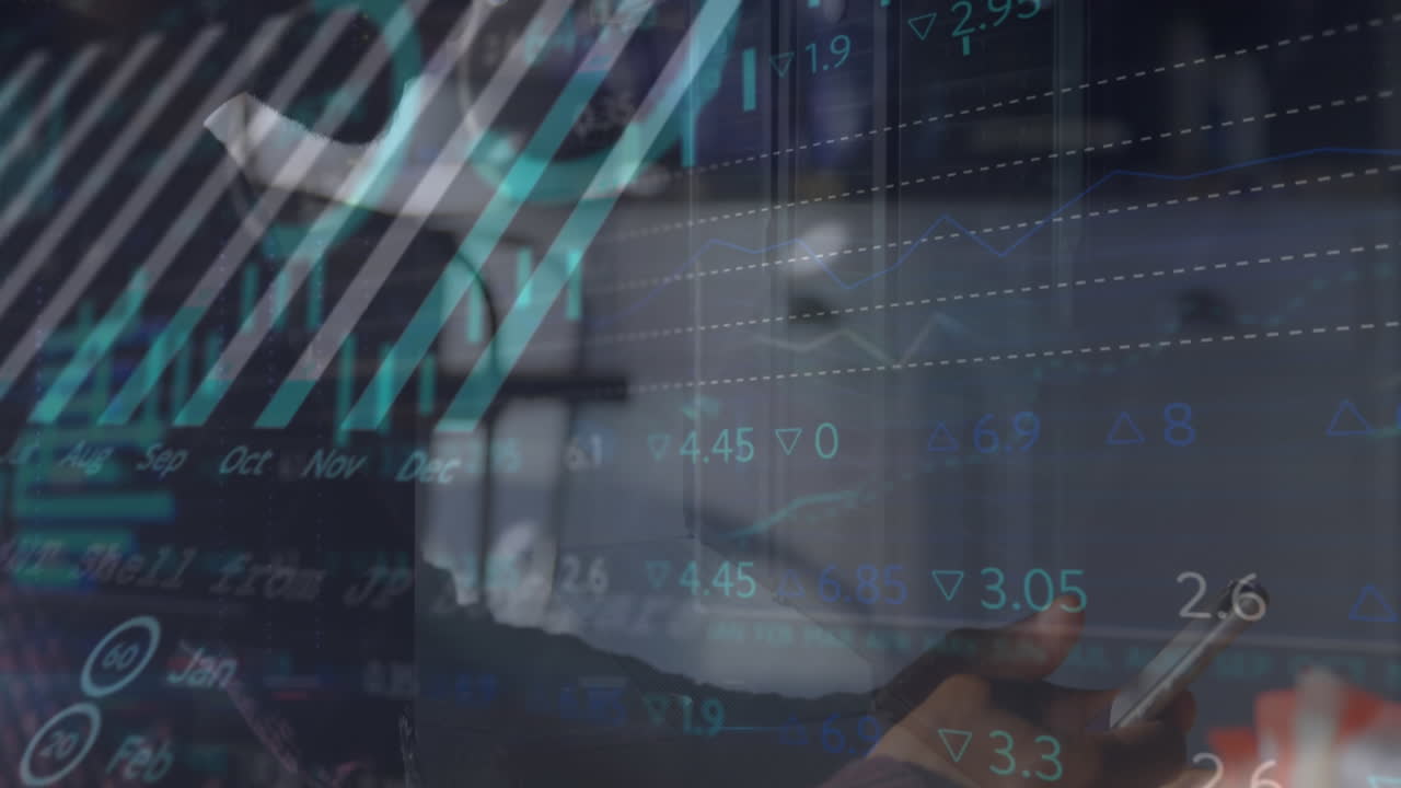 animazione dell'elaborazione dei dati su un uomo afroamericano che usa uno smartphone