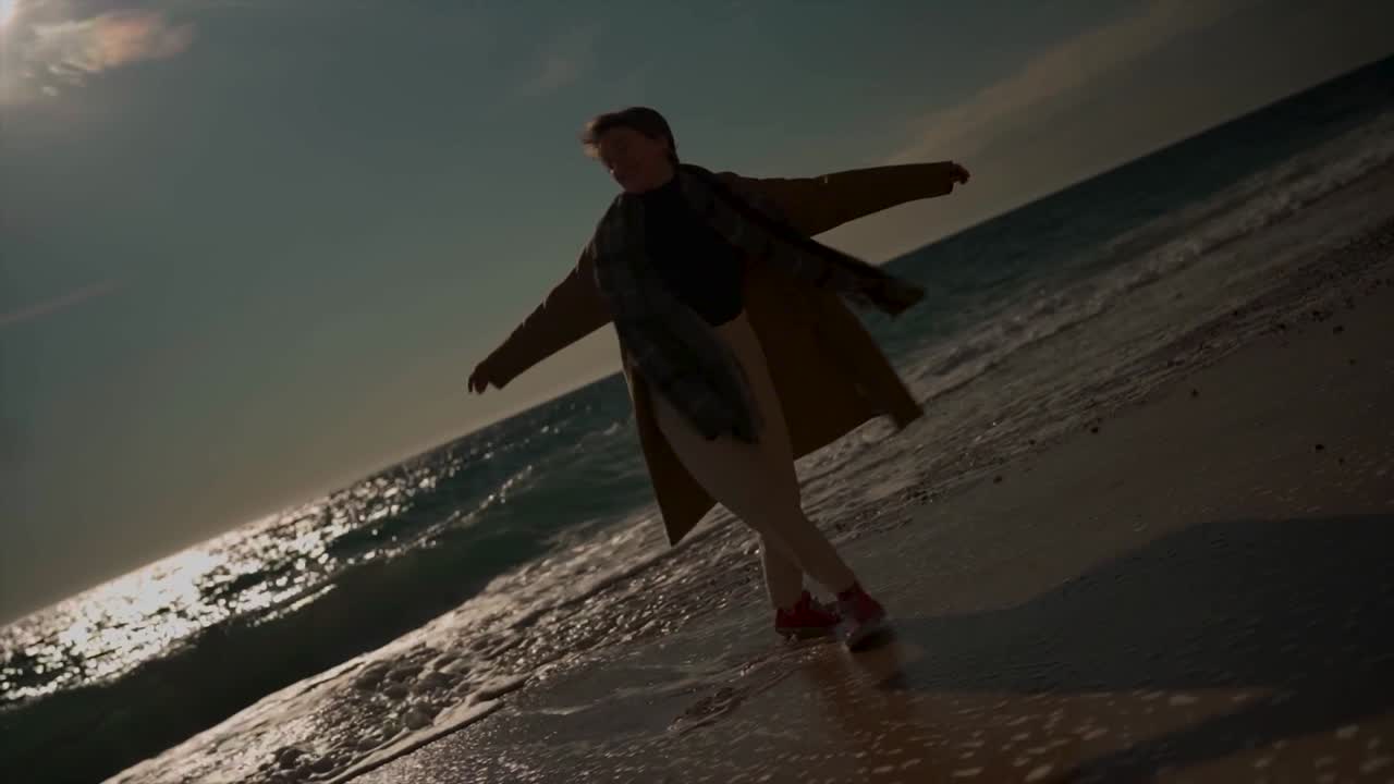 Transizione cinematografica con distorsione flash ed effetto bruciato per Premiere Pro 4K