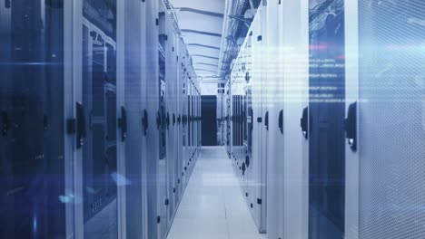 animación del procesamiento de datos, símbolos matemáticos y puntos de luz contra la sala del servidor de computadora