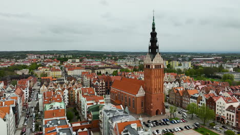 Aerial-establishing-shot-of-Old-Town-in-Elblag-Town-with-St