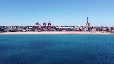 vehicles travelling at fremantle docks