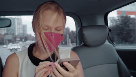 Taxi-passenger-in-mask-with-mobile