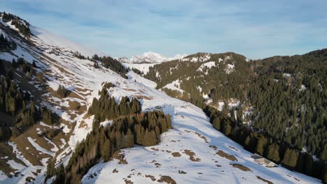 Amden-Weesen-Suiza-Volando-Hasta-La-Cresta-De-Una-Montaña-Nevada