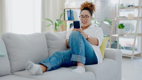 Woman,-phone-and-texting-on-sofa-to-relax