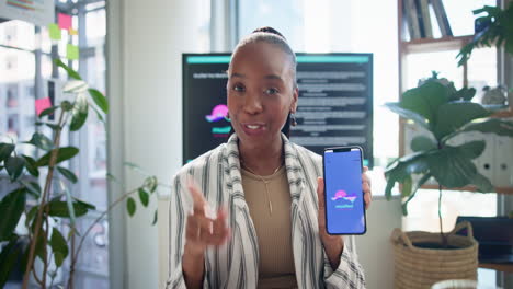 businesswoman holding smartphone