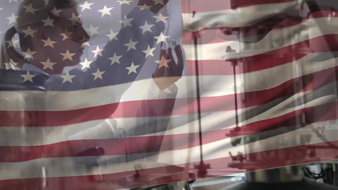 animación de la bandera estadounidense ondeando sobre la mujer en el fondo
