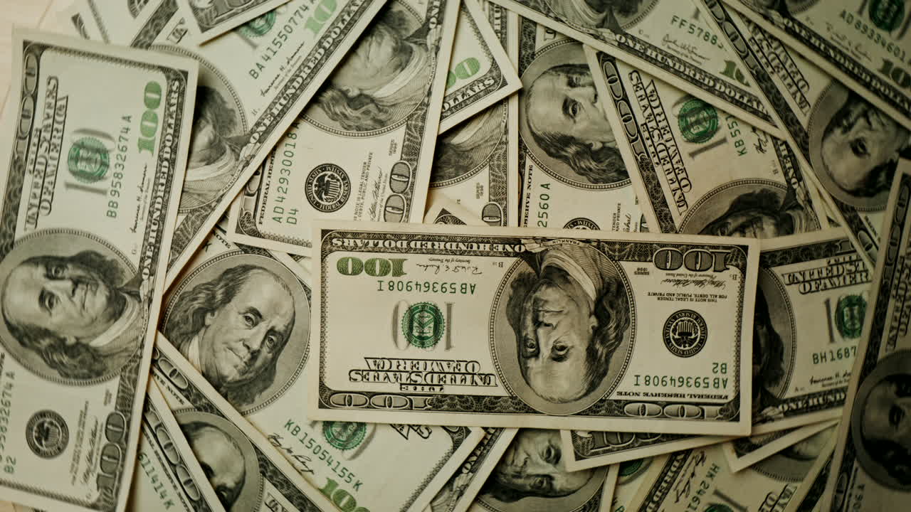 Bunke af hundrede dollarsedler
