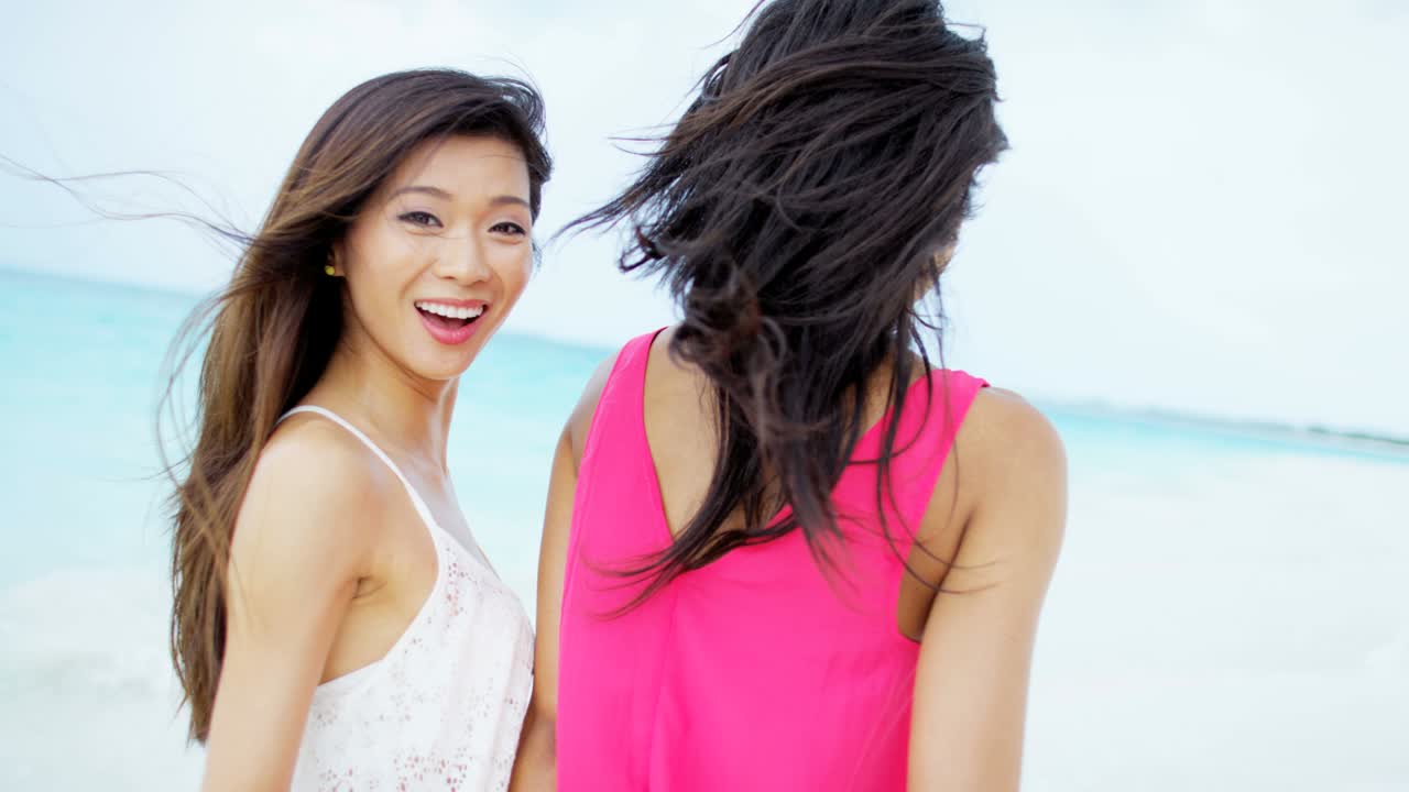 아프리카계 미국인, 아시아계 중국인 여성의 외부 초상화