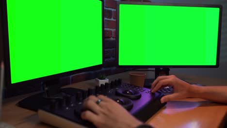 editor de video en el trabajo