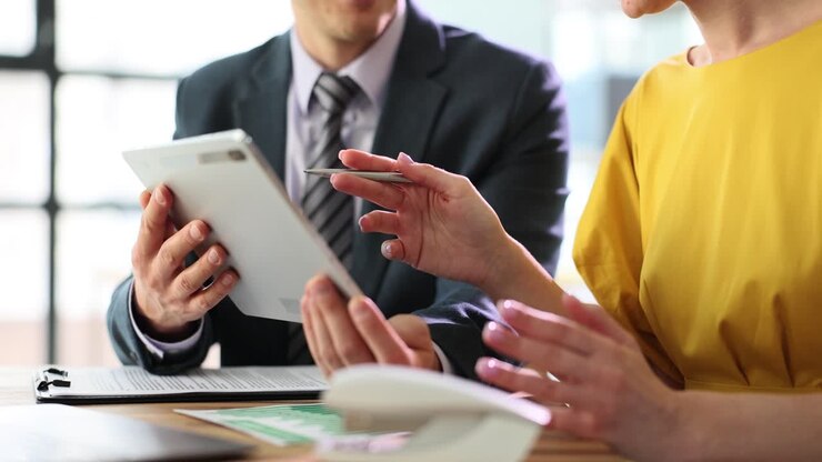 reunión de negocios con tableta