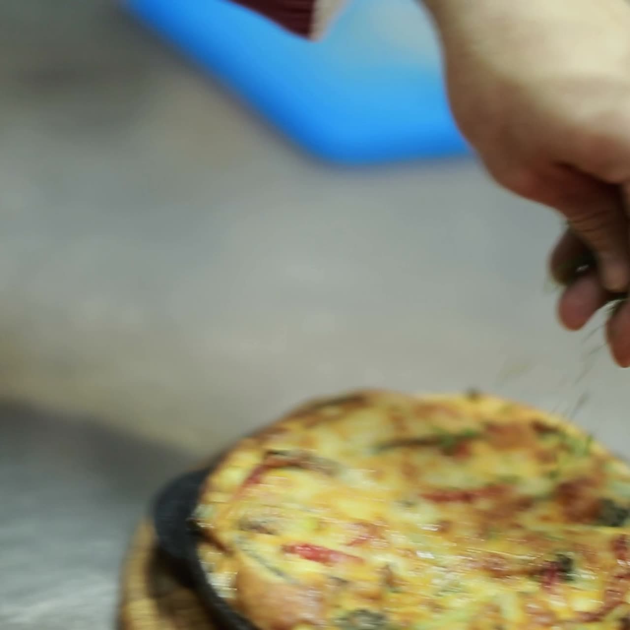 pizza italiana con ingredientes