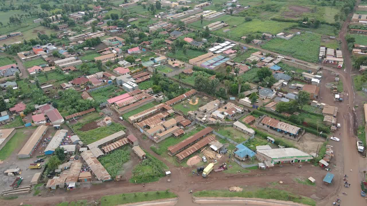Vista aerea della città di Loitokitok nella Contea di Kajiado, Kenya - ripresa aerea con drone.