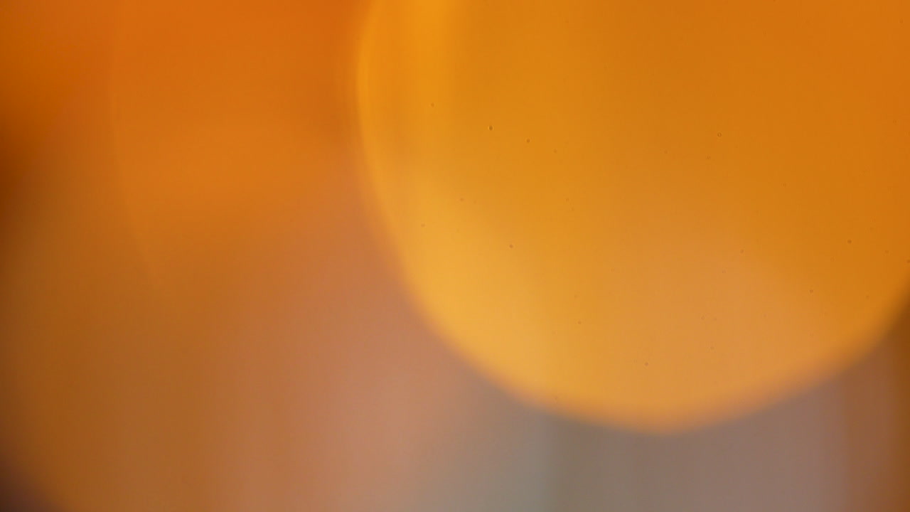 Warme oranje abstracte gloed die een zonsondergang suggereert - achtergrond