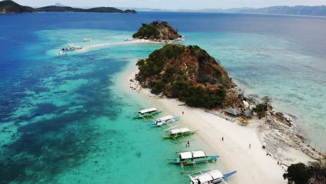 Vista-Aérea-De-La-Playa-Tropical-En-La-Isla-Bulog-Dos,-Filipinas-15