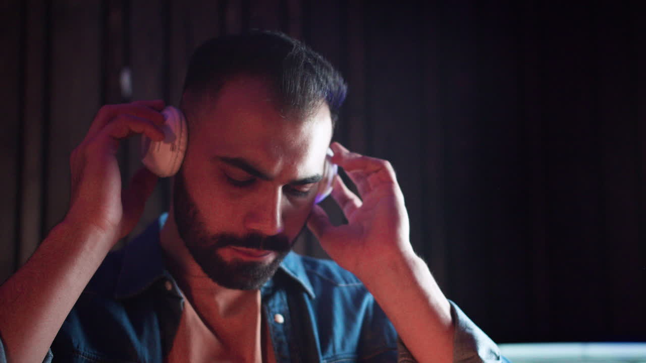 vista de cerca de un hombre