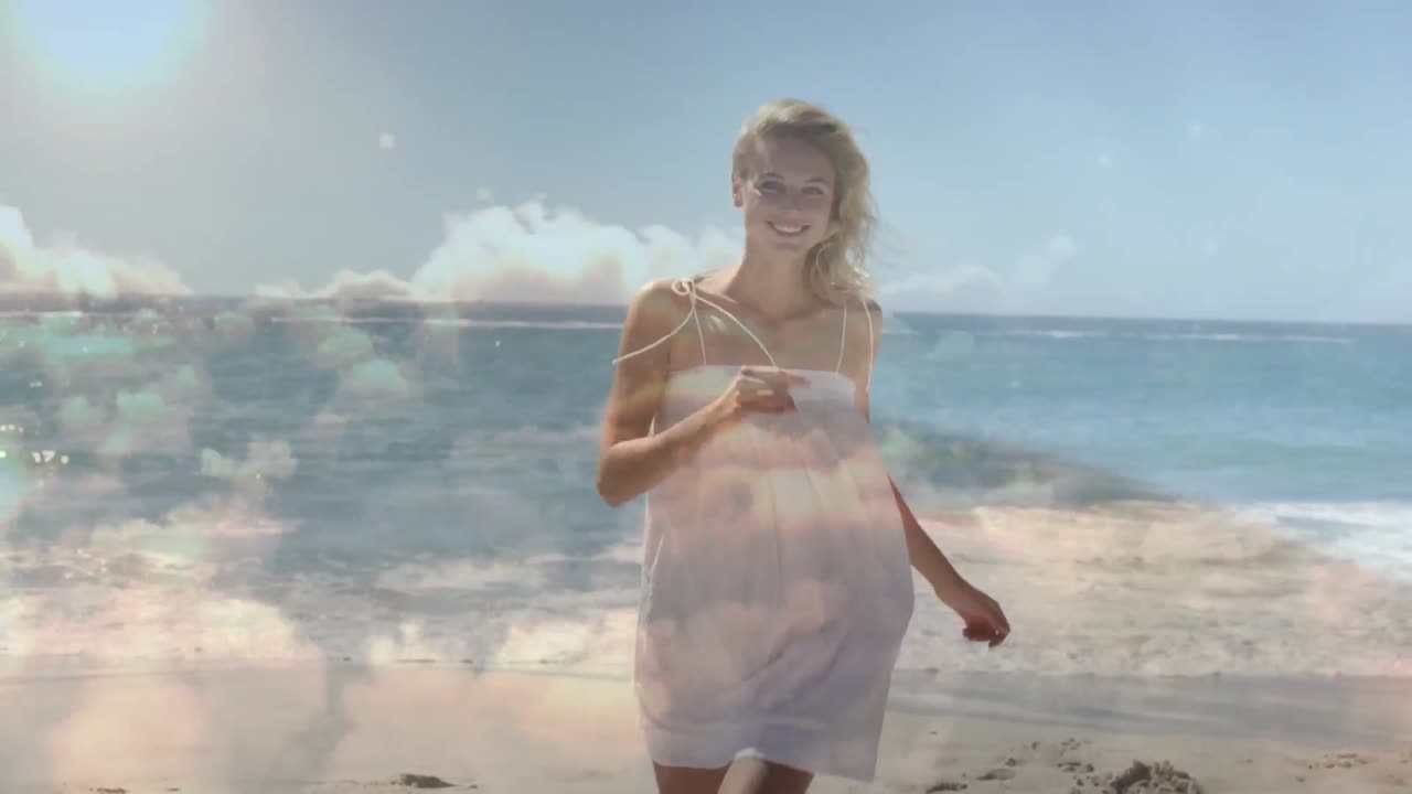 Animazione di nuvole su donna caucasica sorridente che cammina in spiaggia