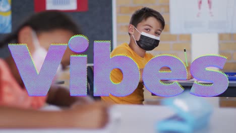 Animation-Von-Vibes-Text-über-Verschiedene-Schulkinder,-Die-In-Der-Schule-Mit-Gesichtsmasken-Lernen